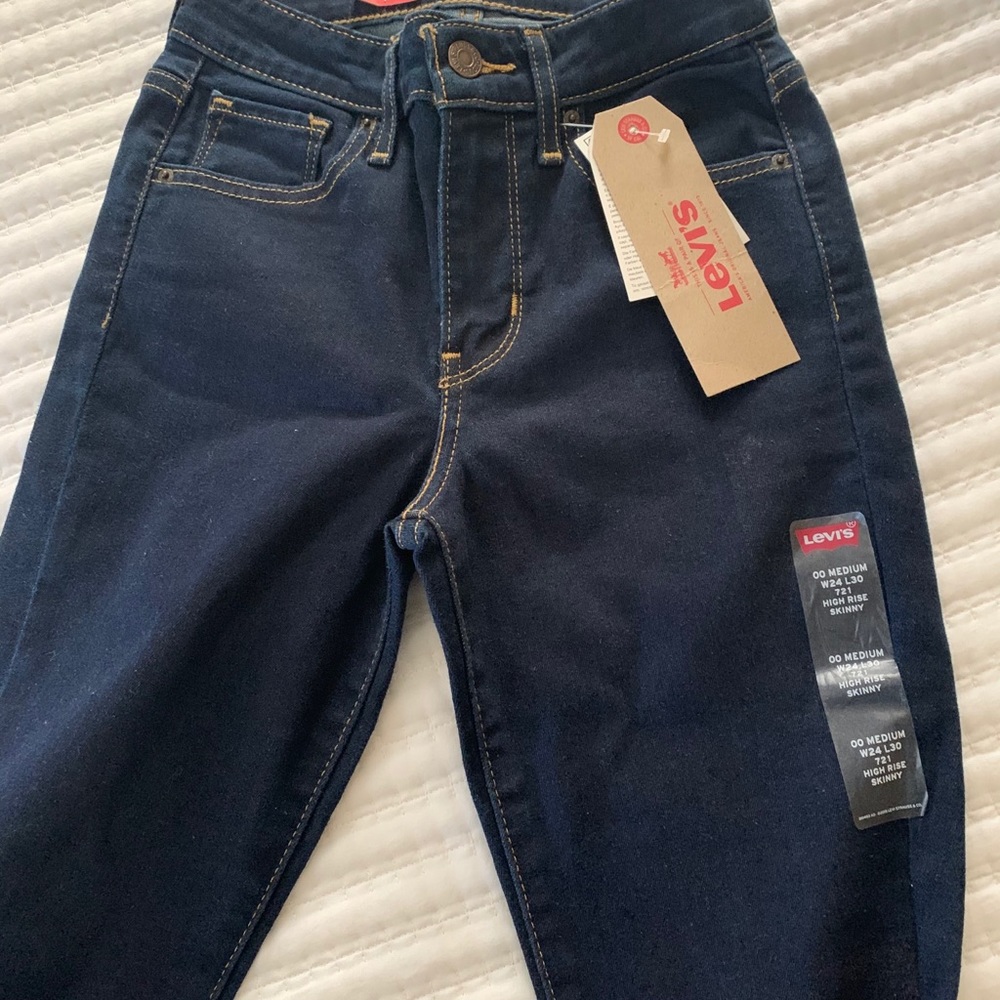 Levi’s  high rise skinny jeans - Picture 2 of 5